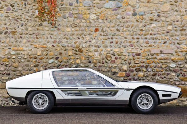 Малко концепции от 60-те бяха толкова стъклени като тази. Marzal използваше сравнително новото чудо на климатика, за да гарантира, че няма да прави проблем в южни страни.

Проектиран от Bertone и ясно водещ към Lamborghini Espada, Marzal включваше изобилие от шестоъгълници в своя дизайн. Мощността идваше от половината Lamborghini V12 -  шестцилиндров агрегат със 175 к.с., монтиран над задната ос.
